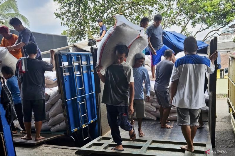 bulog-jabar-pastikan-serap-gabah-petani-sesuai-dengan-hpp