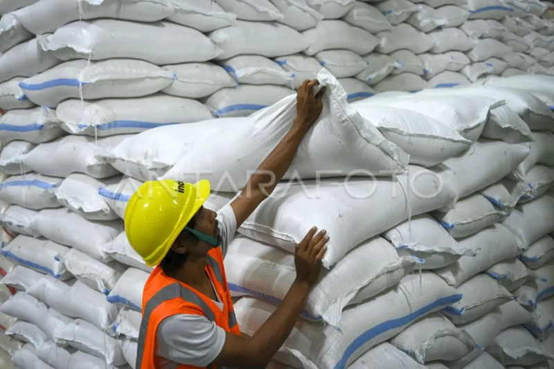 stok-beras-bulog-pada-awal-mei-tembus-36-juta-ton