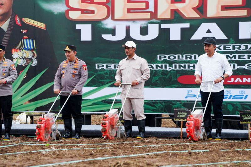 Mentan dan Kapolri tanam jagung serentak 1 juta hektar di 19 provinsi 