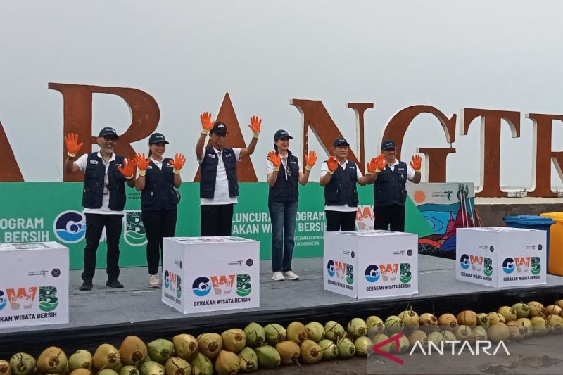 Menpar luncurkan Gerakan Wisata Bersih di Pantai Parangtritis 