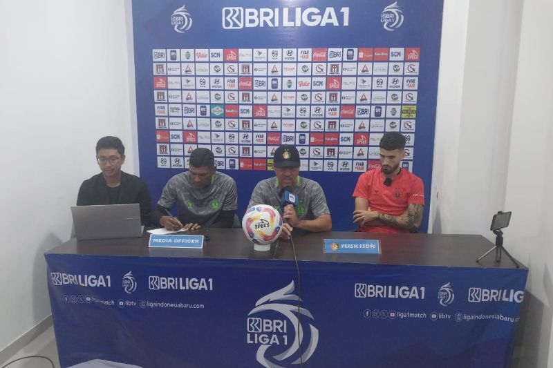 PERSIK KEDIRI BIDIK KEMENANGAN DI MARKAS MALUT UNITED PELATIH PERSIK KEDIRI MARCELO ROSPIDE