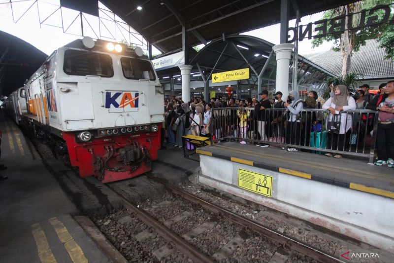 KAI Surabaya catat 205.102 tiket terjual untuk libur Isra Miraj-Imlek 