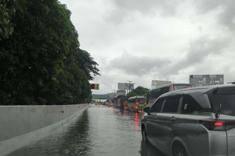 Genangan di Tol Sedyatmo, Jasa Marga optimalkan pompa air di lokasi