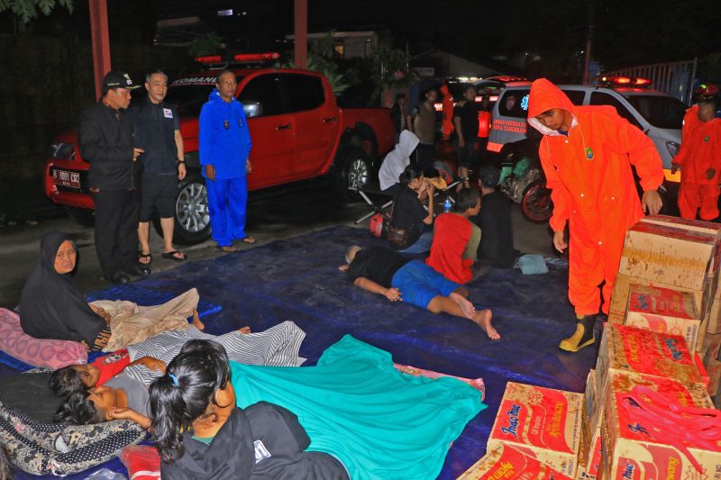 Pemkot Tangerang evakuasi warga terdampak banjir di lima titik