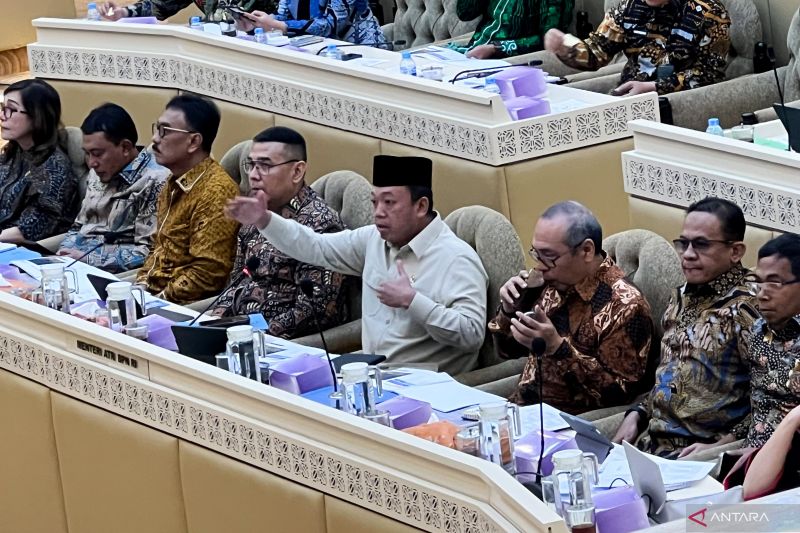 Menteri ATR sanksi berat 8 pegawai Kantah imbas pagar laut Tangerang 