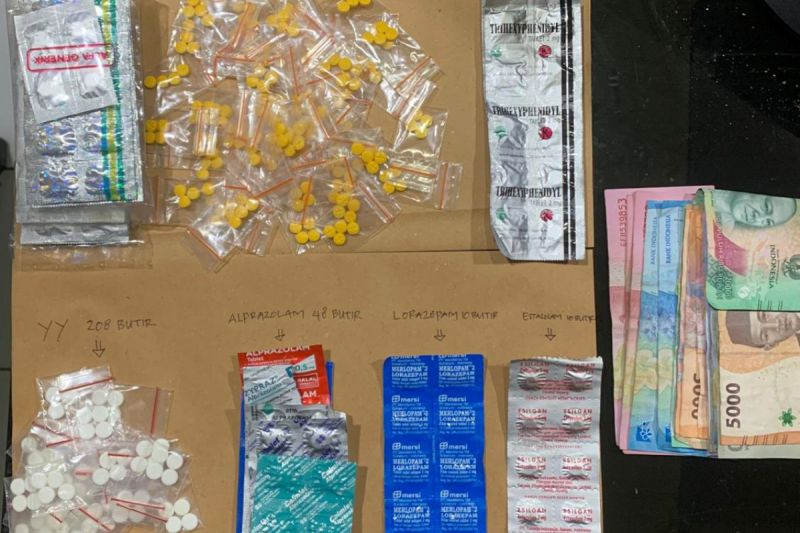 Polres Jakpus tangkap dua pengedar obat terlarang