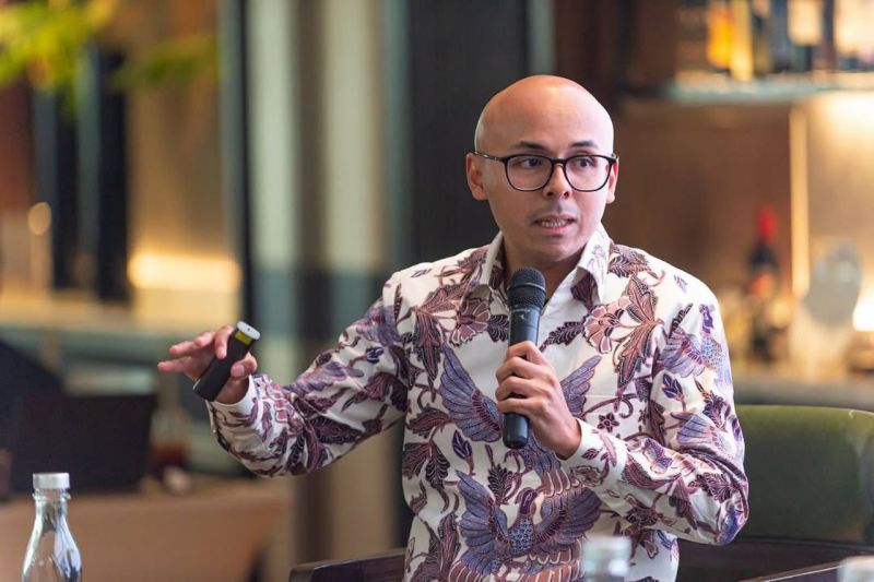 profil-dirgayuzaasisten-presiden-bidang-komunikasi-analis-kebijakan