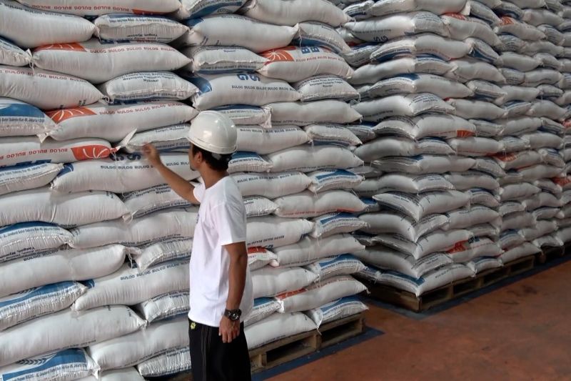 awal-2025-bulog-sumbar-punya-24-ribu-ton-stok-beras