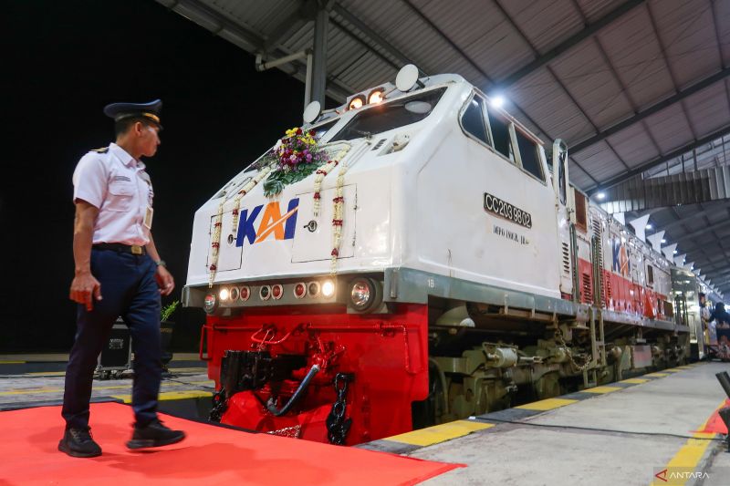 gaji-masinis-kai-jarak-jauh-vs-masinis-krl-mana-yang-lebih-tinggi