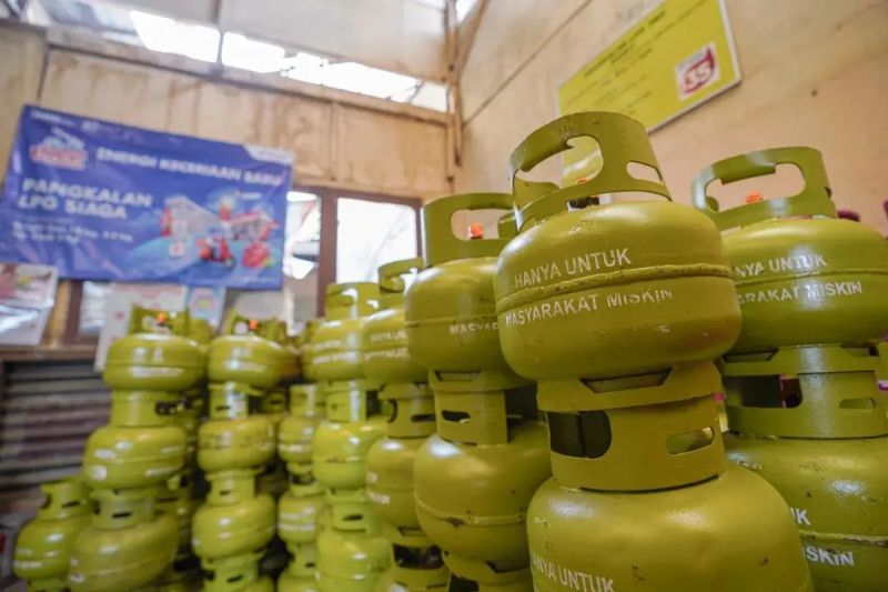 Ekonom : Perlu ditinjau lagi kalangan yang berhak beli LPG 3 kg 