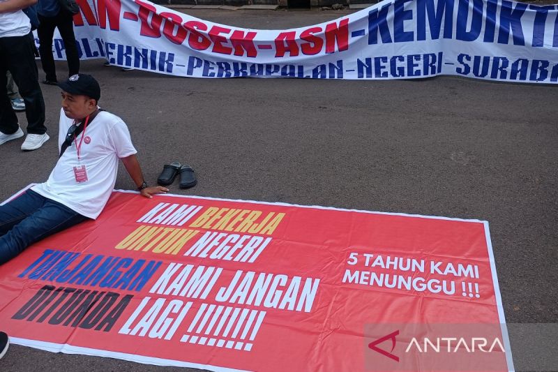 ADAKSI gelar aksi di depan Patung Kuda tuntut pembayaran Tukin