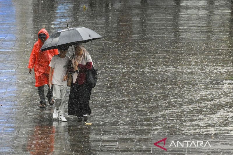 Lima wilayah DKI diprakirakan akan diguyur hujan ringan pada Minggu