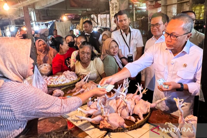 Zulhas beli pangan dibagi ke masyarakat di Pasar Klender 