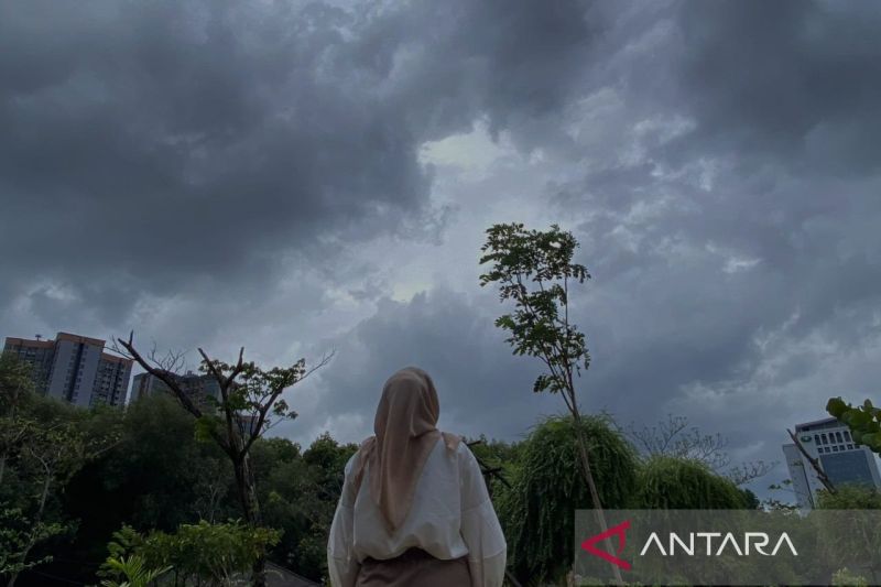 Awan tebal selimuti Jakarta Sabtu ini