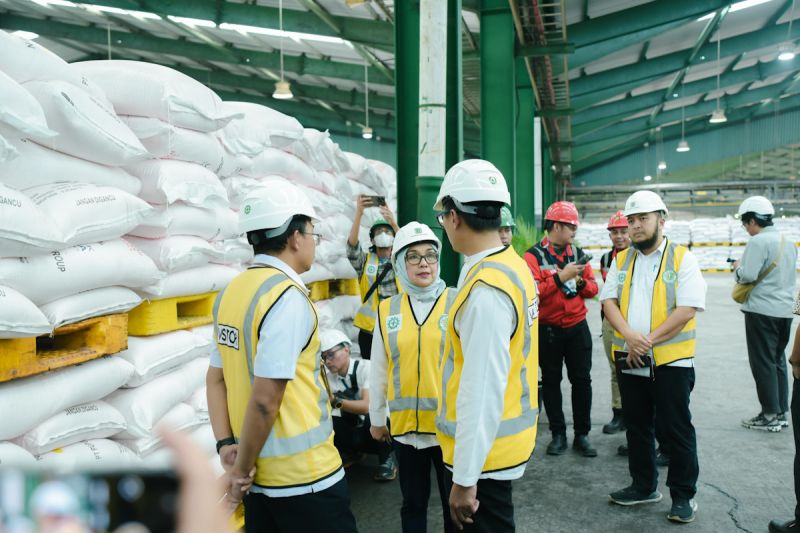 Wamen BUMN pastikan stok pupuk dan resmikan kebun riset Pupuk Kujang 