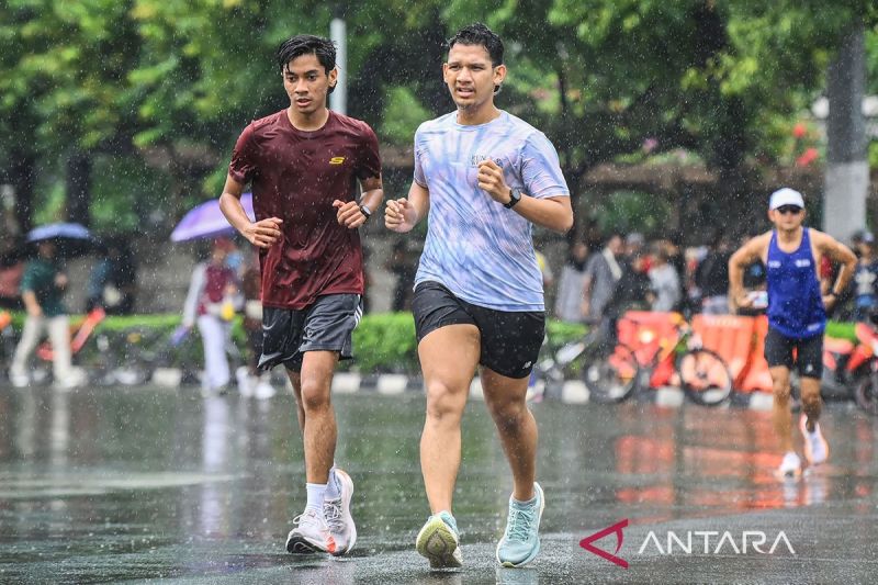 Sebagian wilayah Jakarta diprakirakan hujan pada Sabtu malam