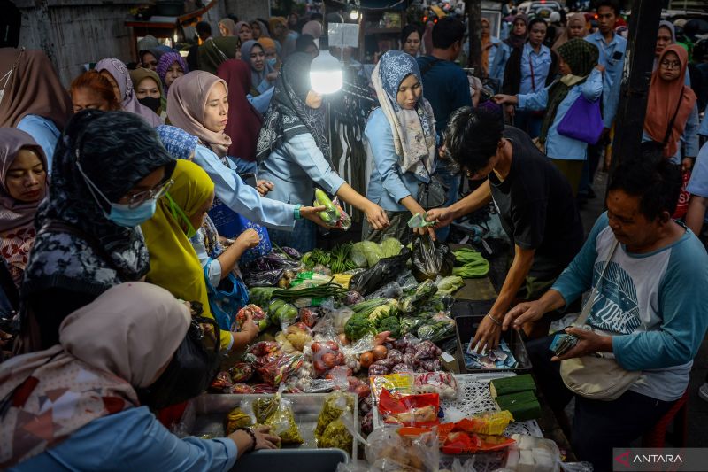 PP 6/2025 atur pekerja kena PHK dapat 60 persen gaji selama 6 bulan