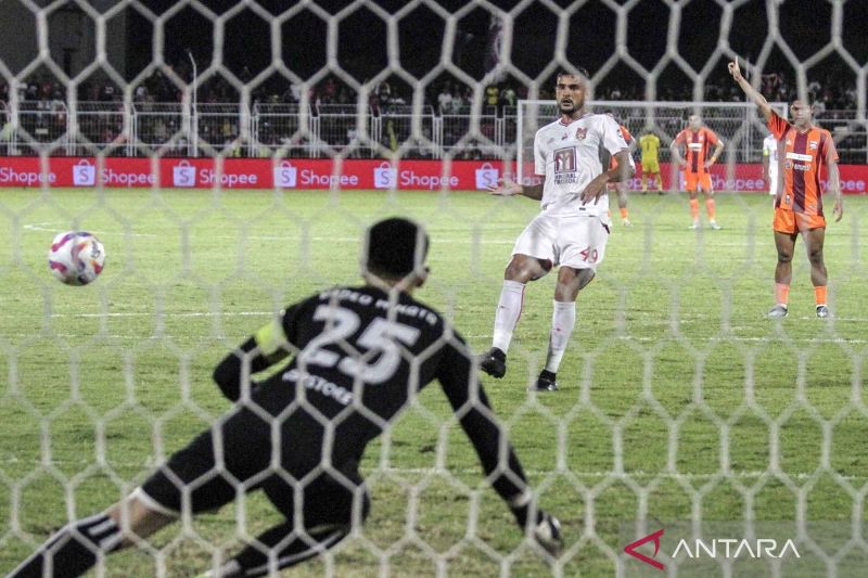 ATURAN BARU BAGI KIPER MUSIM DEPAN RESMI DISETUJUI IFAB MALUT UNITED KALAHKAN BORNEO FC SAMARINDA 1022025 ANS 5