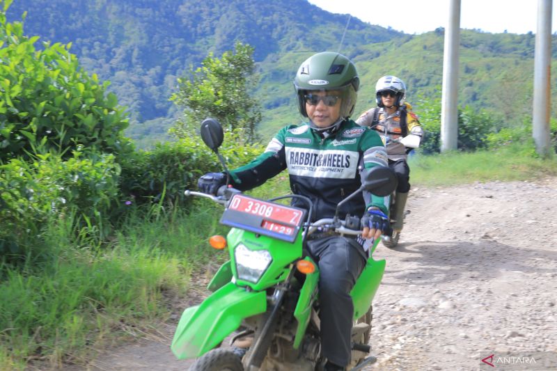 pemkab-bandung-targetkan-perbaikan-500-km-jalan-rusak-dalam-tiga-tahun