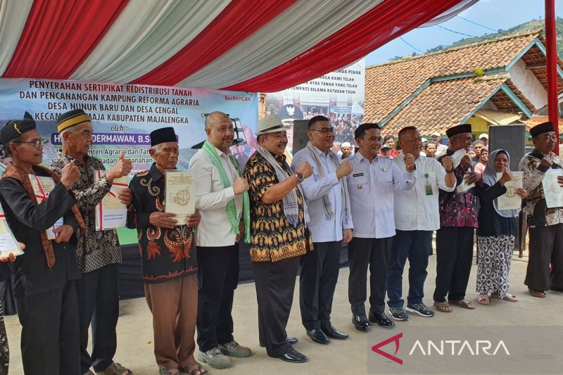 Kementerian ATR/BPN serahkan 1.600 sertifikat tanah di Majalengka