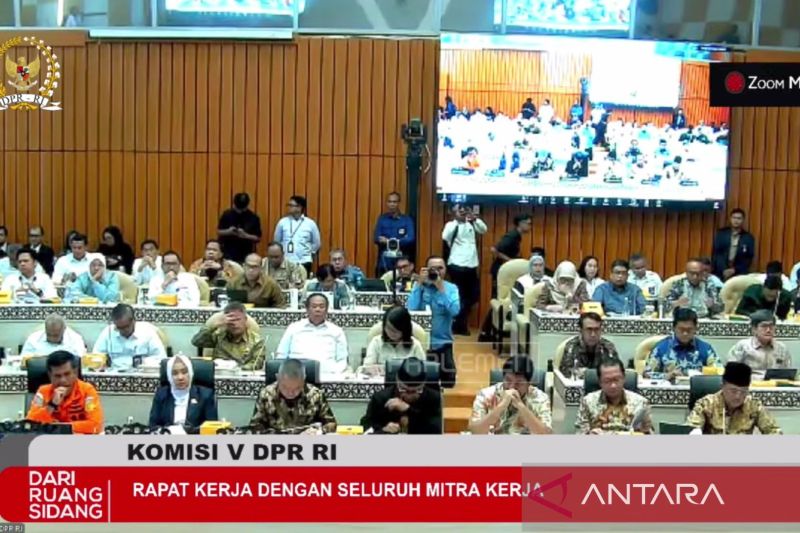 Mentrans pastikan gaji ASN dan honorer aman usai efisienkan anggaran 