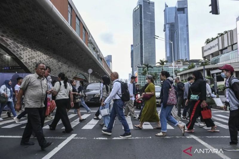 Kemarin, aturan PHK pekerja hingga penurunan gangguan listrik 