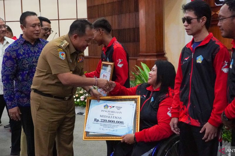 Pemprov Bali serahkan bonus PON dan Peparnas Rp51 milyar