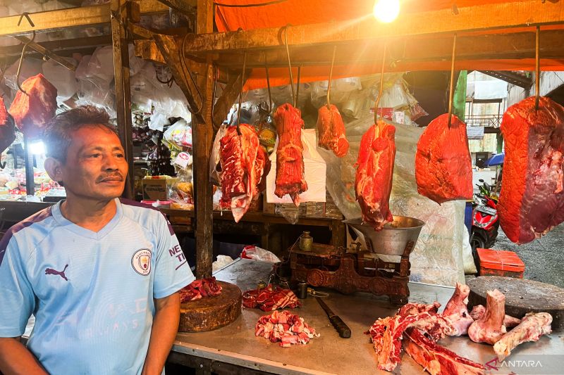 Harga daging sapi di Pasar Minggu Rp130 ribu/kg, cabai Rp70 ribu/kg