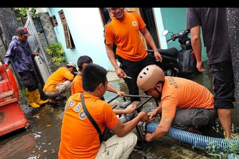 Dinas PUPR Mataram tangani tanggul jebol akibat cuaca ekstrem