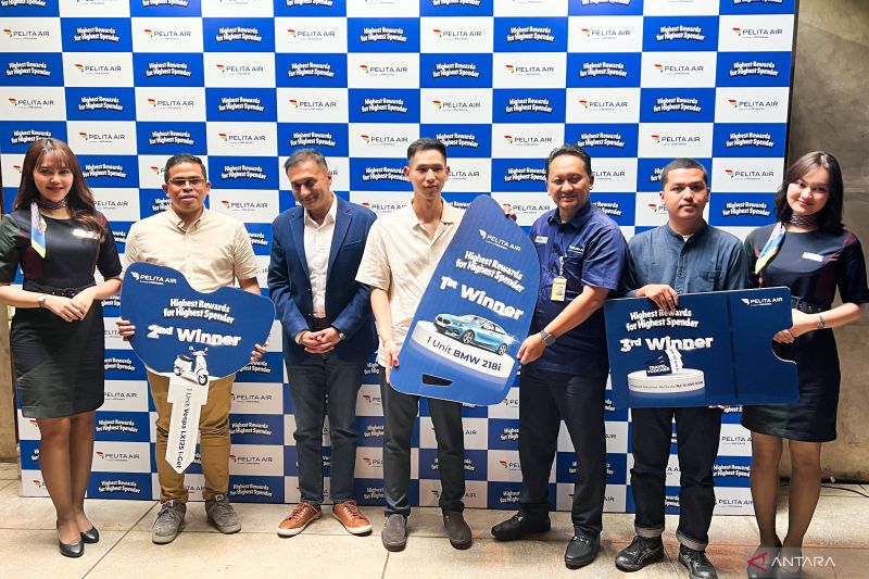 Pelita Air serahkan hadiah pemenang "High Spender Pelita Air 2024"