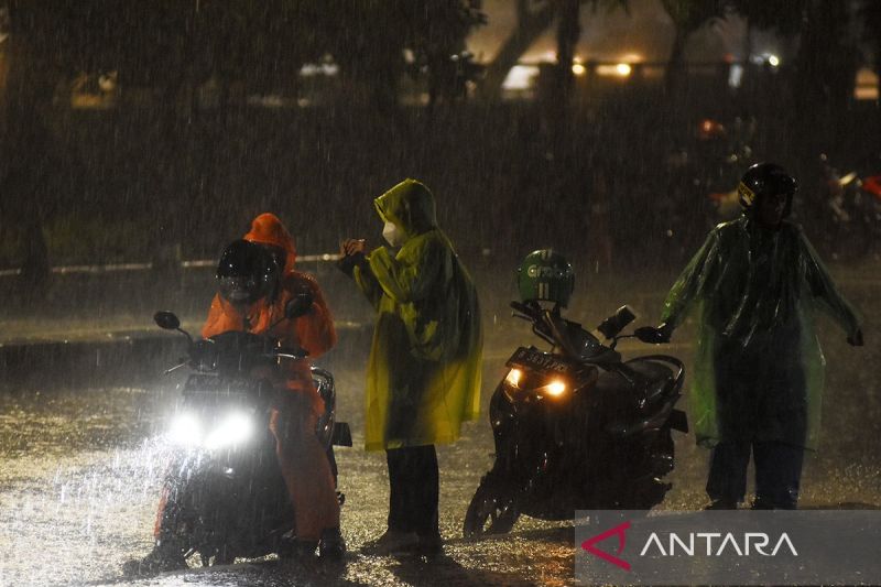 BMKG prakirakan cuaca di kota-kota besar diguyur hujan pada Sabtu