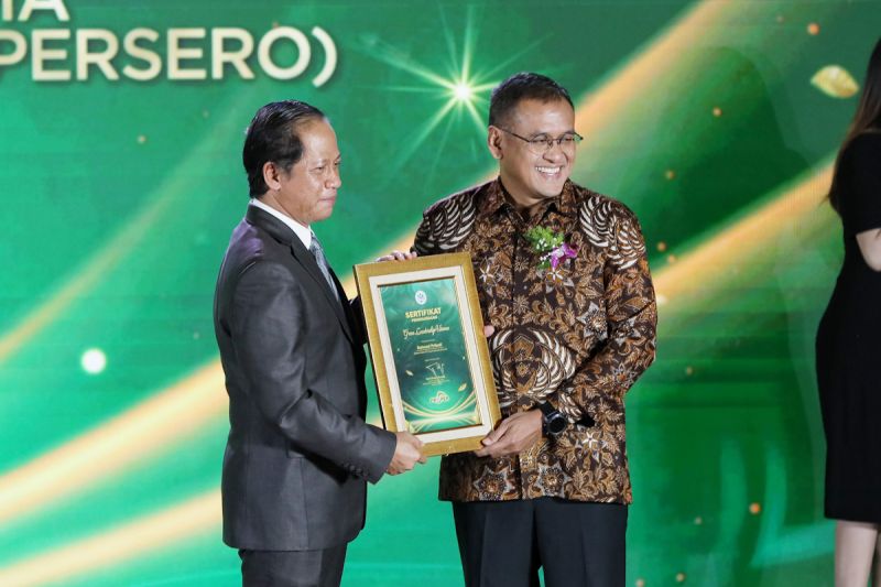 dirut-pupuk-indonesia-raih-green-leadership-5-anak-usaha-peroleh-emas