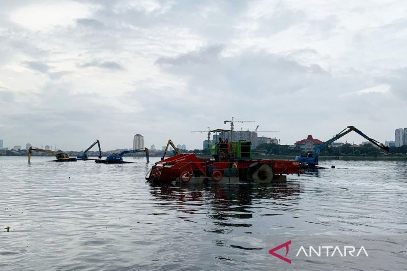 Gubernur Pramono sebut perlunya modernisasi alat pengendali banjir 
