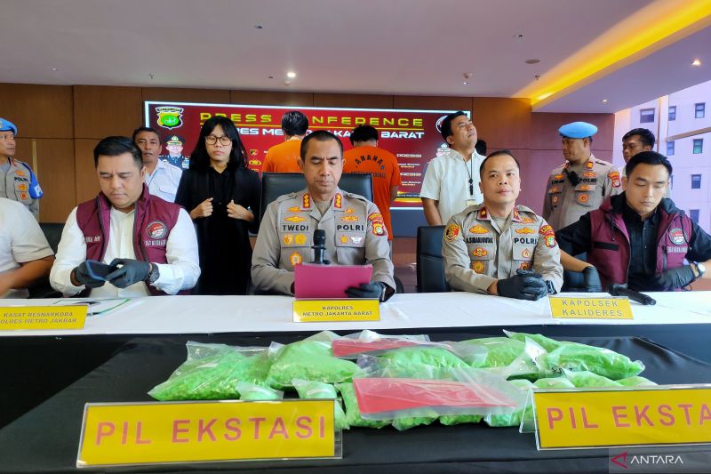 polisi-sita-14-ribu-ekstasi-hasil-pengungkapan-jaringan-pekanbaru