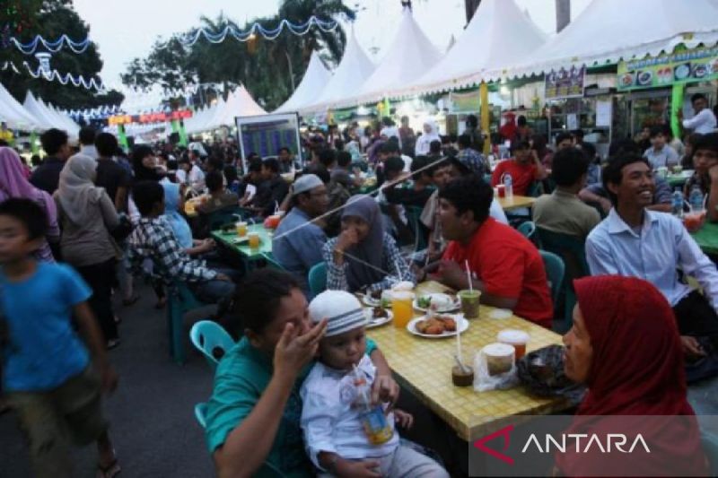 Ekonom minta pemerintah memitigasi perlambatan ekonomi saat Ramadhan