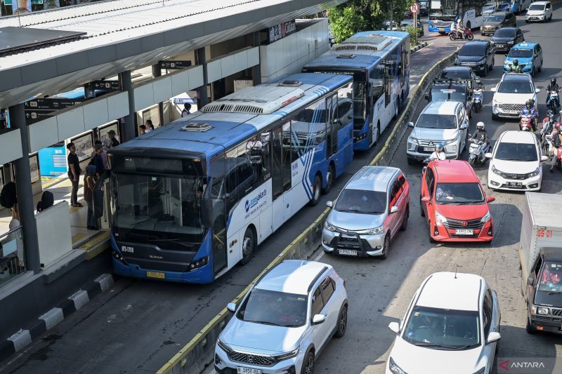 kriminal-kemarin-kecelakaan-transjakarta-hingga-preman-parkir