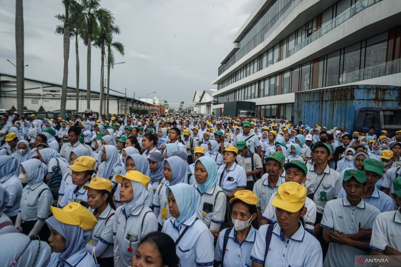 kemarin-rekrutmen-bersama-bumn-hingga-pencairan-thr-pekerja-sritex