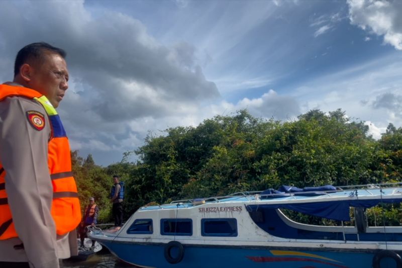 Speed boat berisi 30 penumpang terbalik di Tanjung Selor