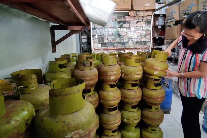 Gas 3 kg langka, Bahlil naikkan status pengecer jadi pangkalan 