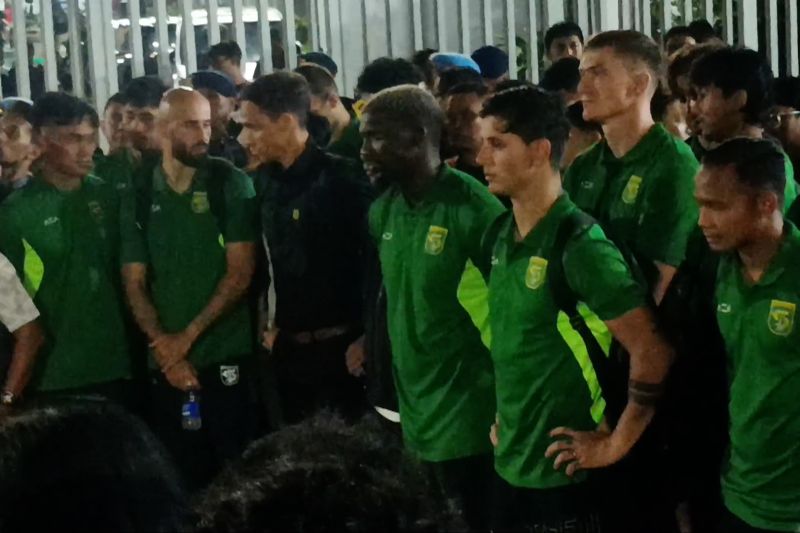 RAIH POIN PERDANA DI PUTARAN KEDUA, PERSEBAYA HAUS DUKUNGAN BONEK RAIH POIN PERDANA DI PUTARAN KEDUA PERSEBAYA HAUS DUKUNGAN BONEK