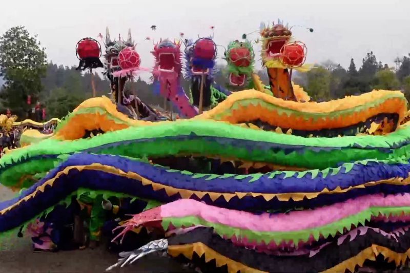 Tarian naga unik ditampilkan di Guizhou, China