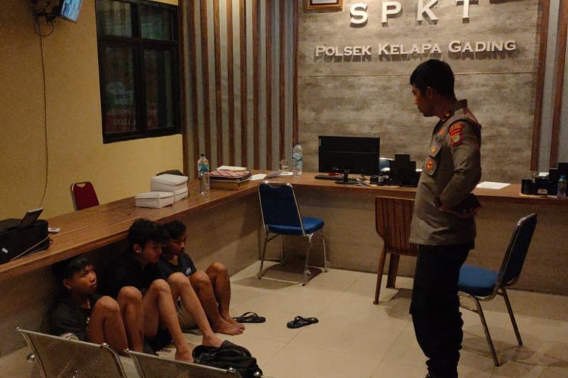 Polisi tertabrak saat bubarkan aksi balap liar di Kelapa Gading