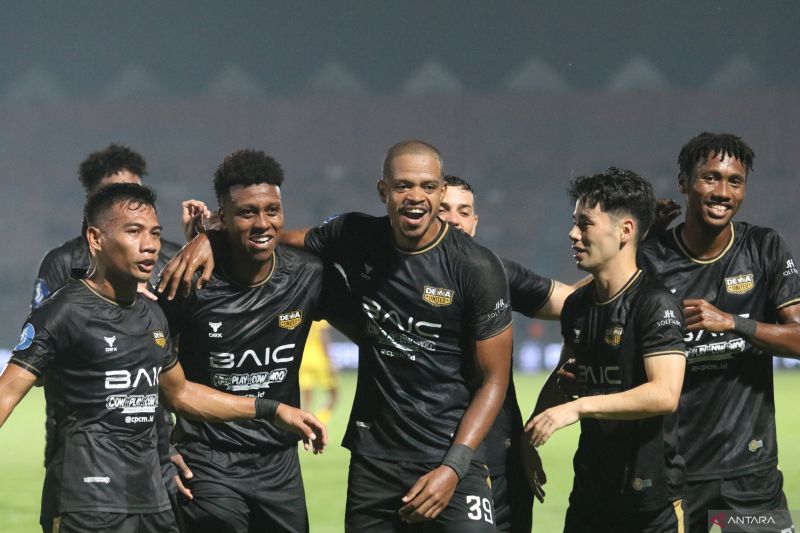 QUATTRICK ALEX BAWA DEWA UNITED MENANG TELAK 6-0 ATAS SEMEN PADANG PERSIK KEDIRI MELAWAN DEWA UNITED FC 01032025 PF 3