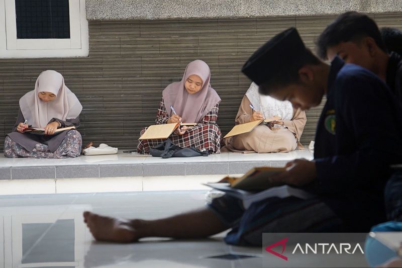 KEUTAMAAN BELAJAR SABAR DALAM MENJALANKAN IBADAH PUASA 1000026103 1