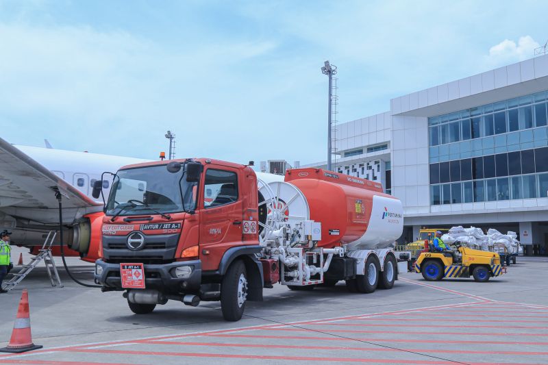 pertamina-turunkan-harga-avtur-di-37-bandara-mulai-18-maret