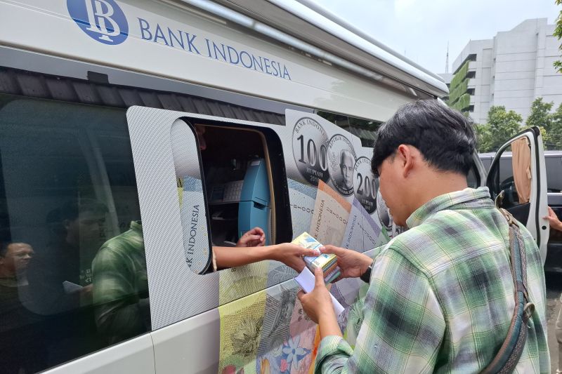 masyarakat-antusias-tukar-uang-lewat-layanan-pintar-bank-indonesia