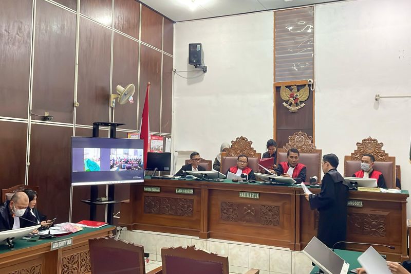 kesehatan-memburuk-hakim-pn-jaksel-tunda-sidang-vonis-ted-sioeng