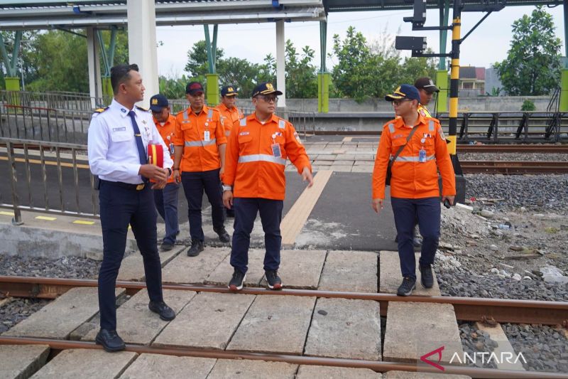 KAI cek lintas Surabaya Gubeng-Mojokerto angkutan Lebaran 2025