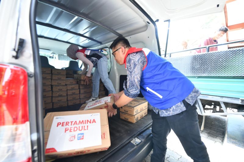 relawan-pertamina-peduli-bantu-warga-terdampak-banjir-bekasi