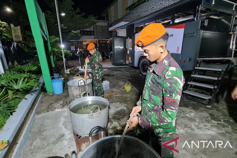 Kemarin, bantuan untuk korban banjir Bekasi hingga THR untuk ojol